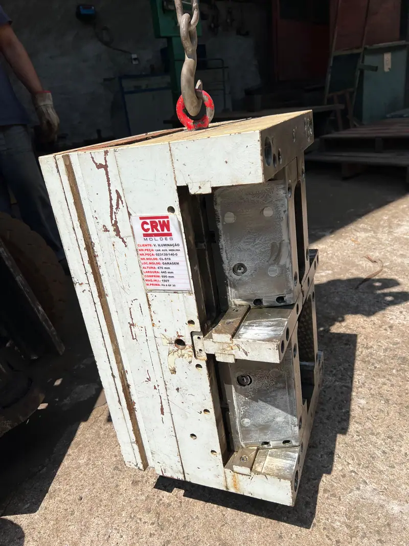 Injection mold for automotive parts — item 3 in the 3WS archive