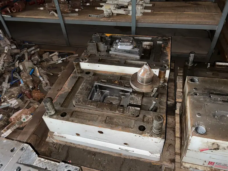 Injection mold for automotive parts — item 5 in the 3WS archive