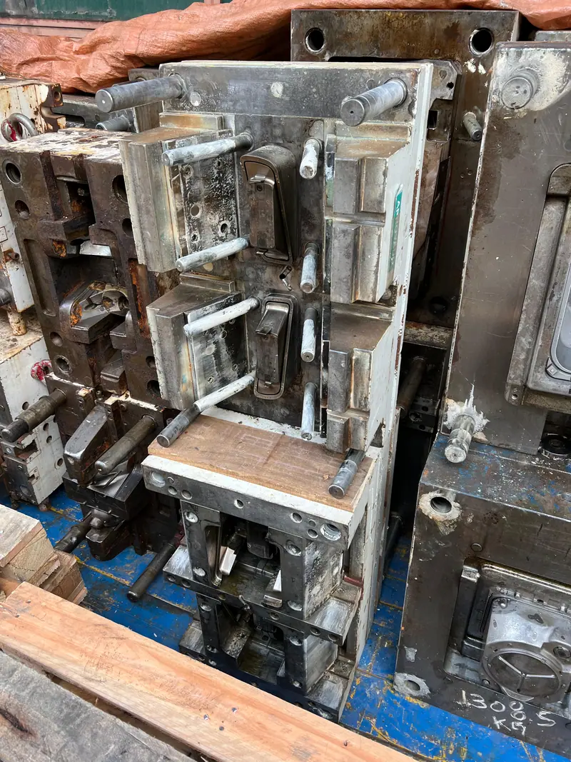 Injection mold for automotive parts — item 9 in the 3WS archive