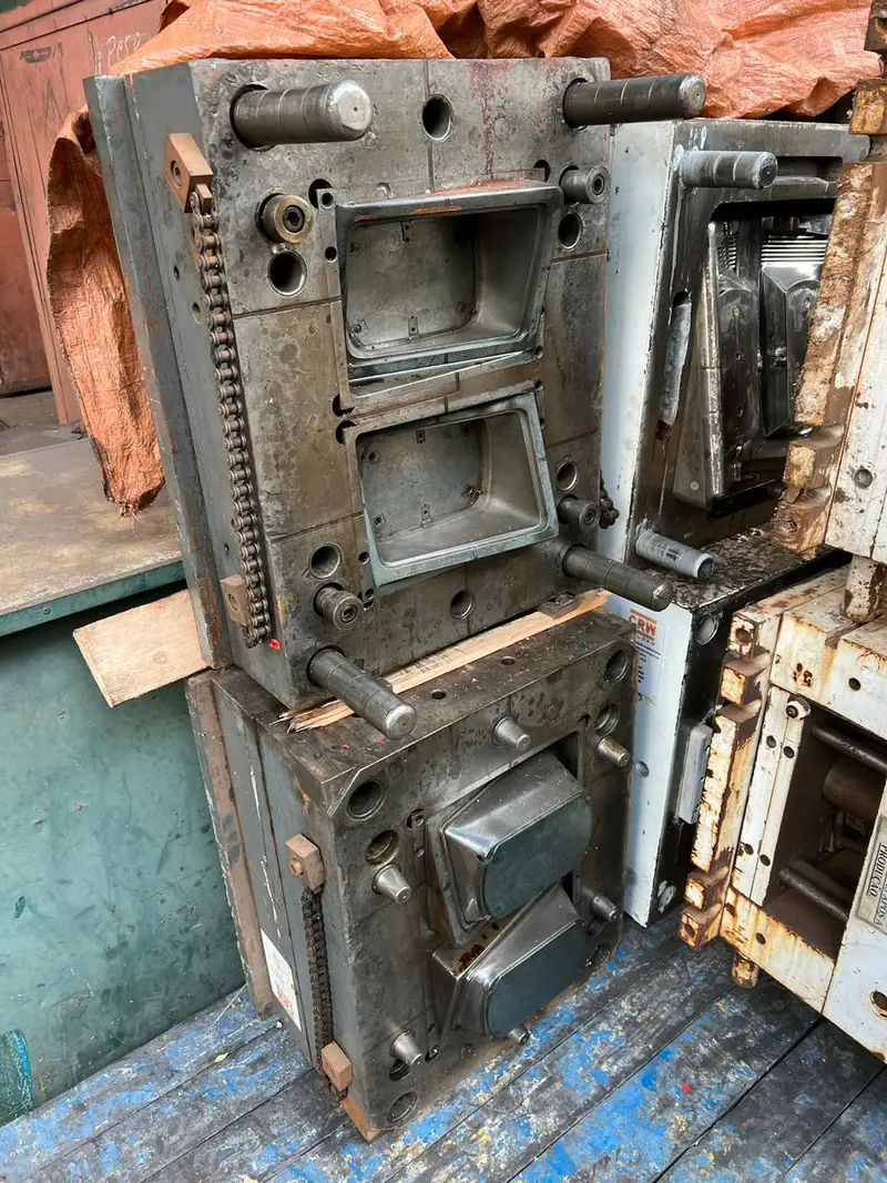 Injection mold for automotive parts — item 27 in the 3WS archive