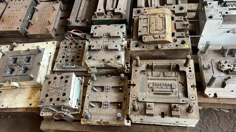 Injection mold for automotive parts — item 28 in the 3WS archive