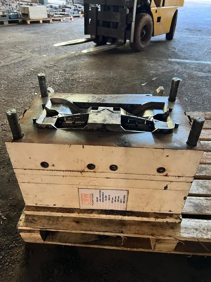 Injection mold for automotive parts — item 29 in the 3WS archive