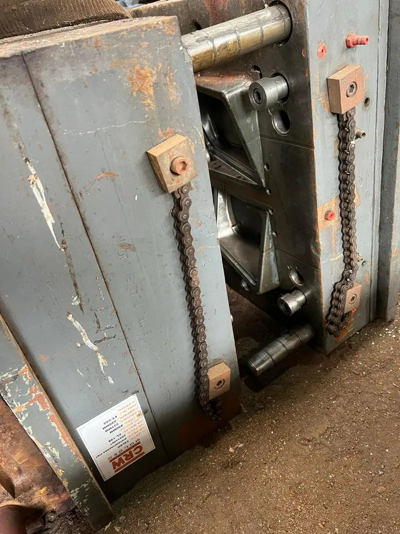 Injection mold for automotive parts — item 31 in the 3WS archive