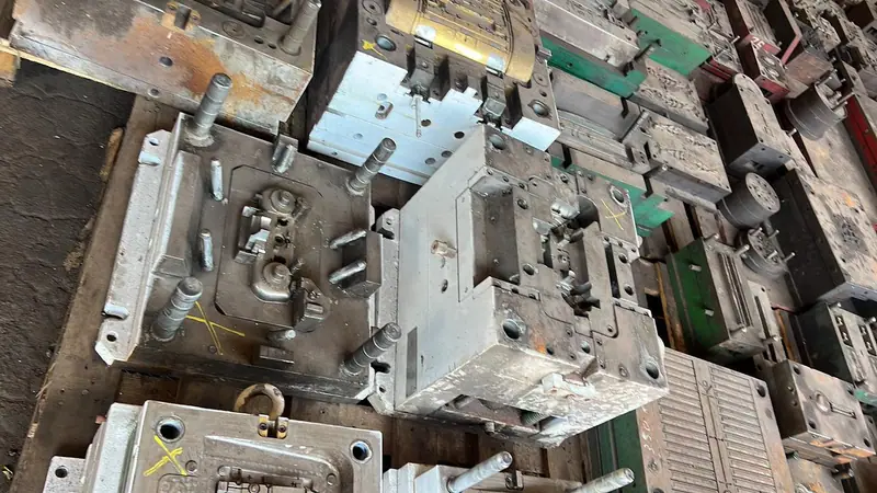 Injection mold for automotive parts — item 32 in the 3WS archive