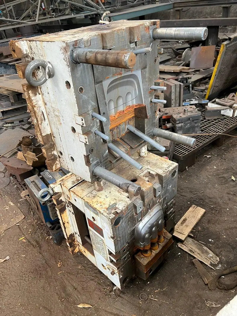 Injection mold for automotive parts — item 33 in the 3WS archive