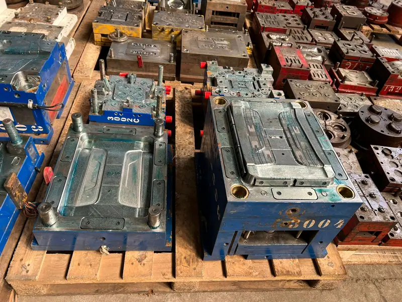 Injection mold for automotive parts — item 39 in the 3WS archive