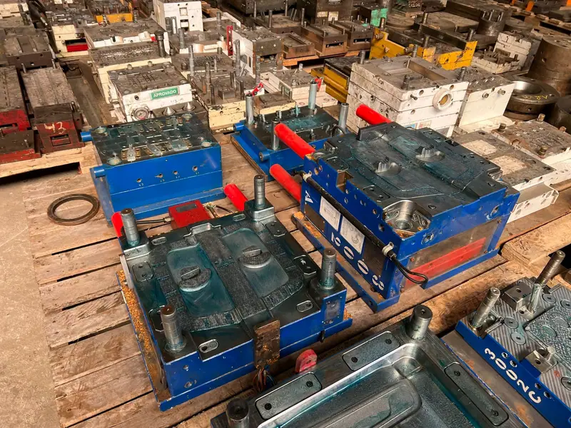 Injection mold for automotive parts — item 40 in the 3WS archive