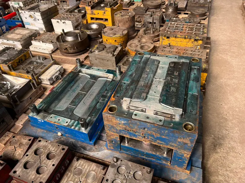 Injection mold for automotive parts — item 41 in the 3WS archive