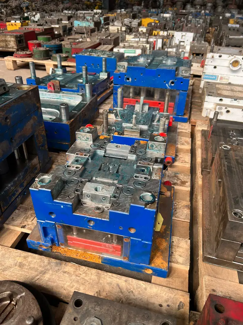 Injection mold for automotive parts — item 43 in the 3WS archive