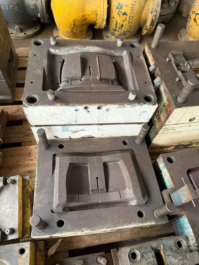 Injection mold for automotive parts — item 47 in the 3WS archive
