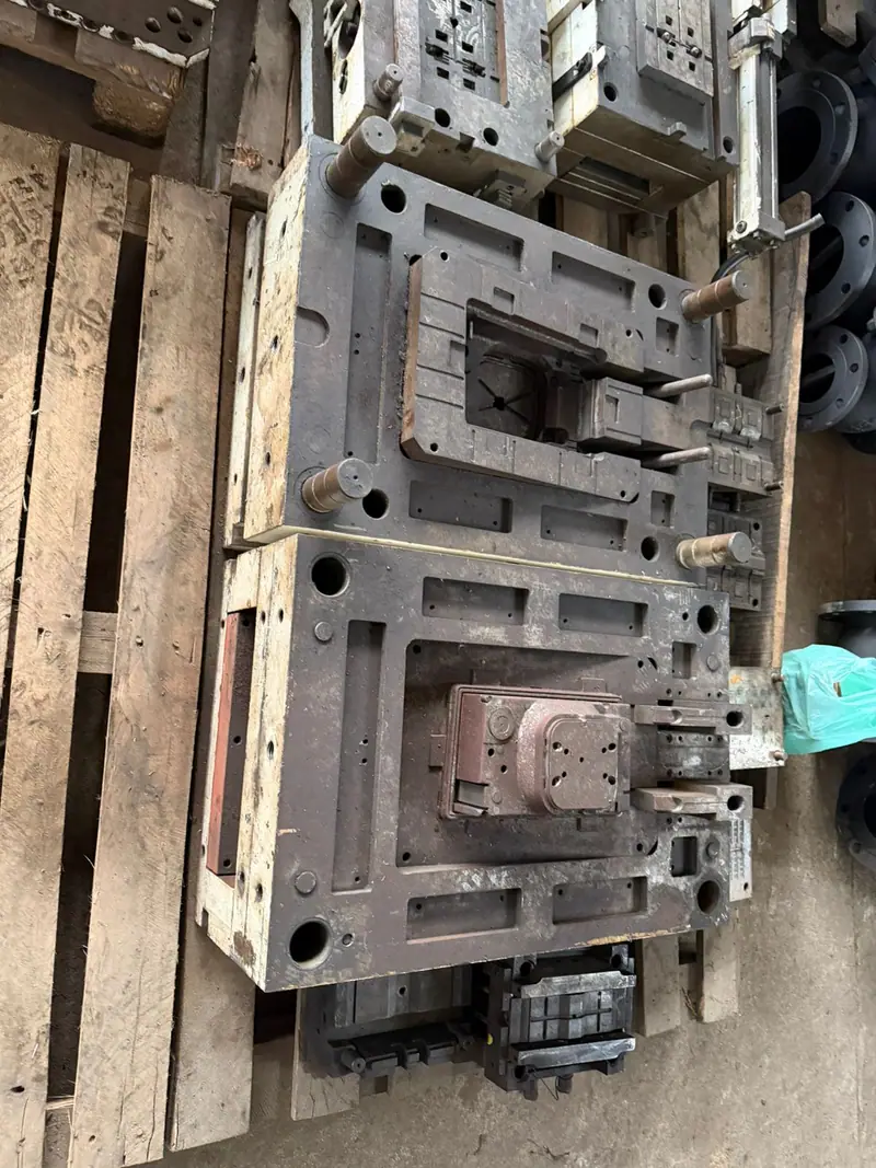 Injection mold for automotive parts — item 51 in the 3WS archive