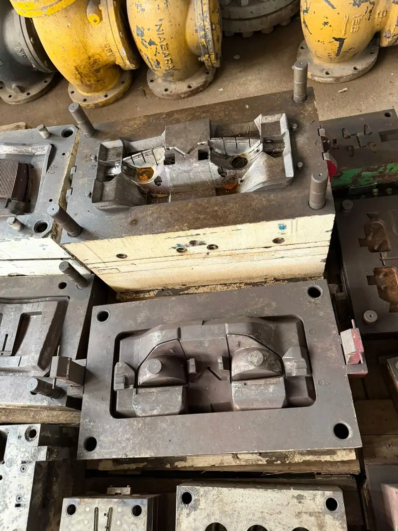 Injection mold for automotive parts — item 52 in the 3WS archive