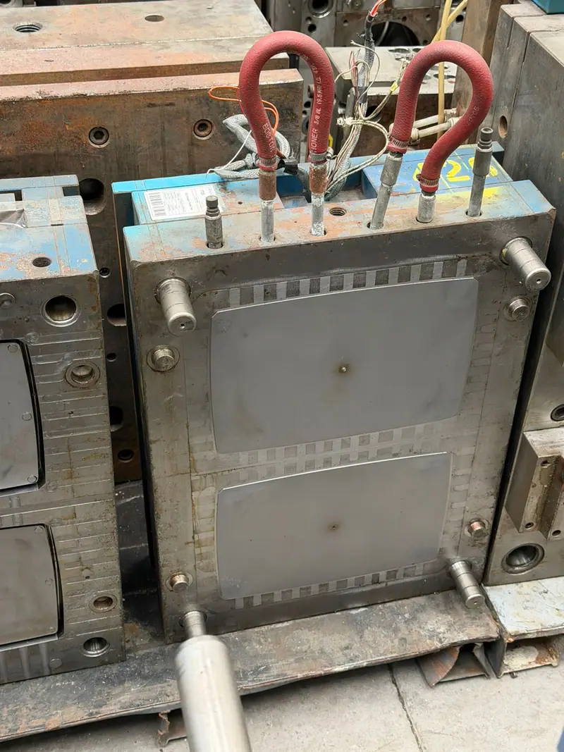 Detalle del molde de inyección para una bandeja en el stock de 3WS Moldes