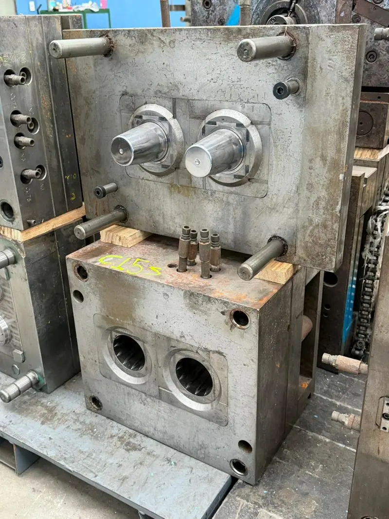 Detalle del molde de inyección para un vaso de 250 ml en el stock de 3WS Moldes