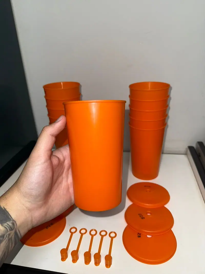Plastic part injected from the mold for a 660 ml cup with lid and overcap — detail 4