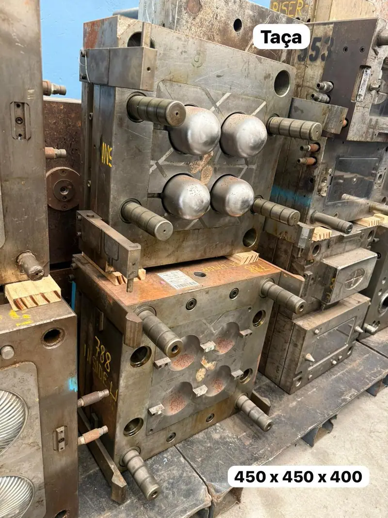Plastic injection molds for plastic cups in assorted models in the 3WS Moldes stock