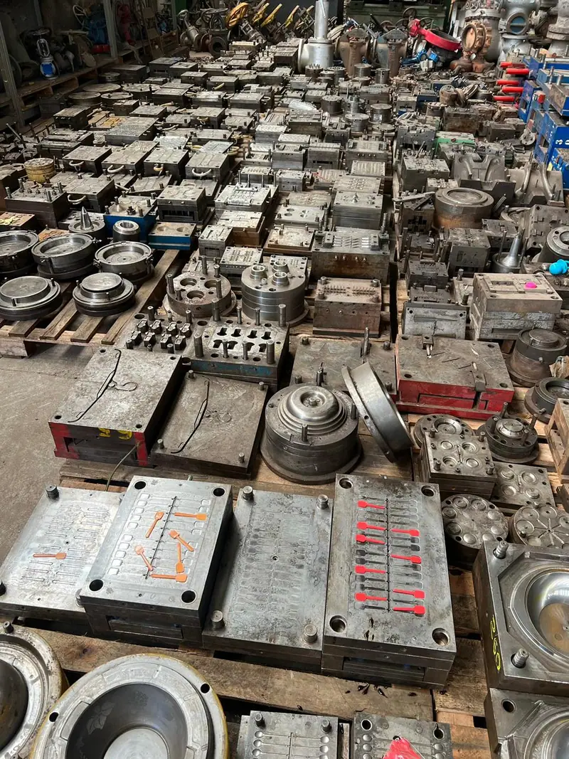 Injection mold for injection molds for a range of applications — item 4 in the 3WS archive