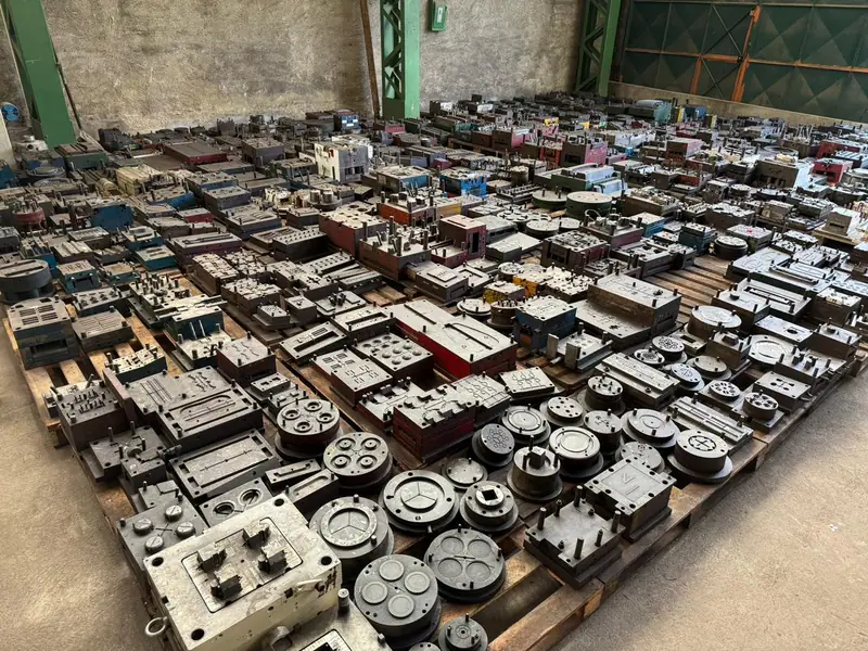 Injection mold for injection molds for a range of applications — item 9 in the 3WS archive