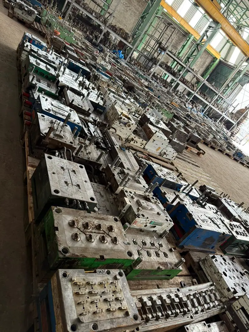 Injection mold for injection molds for a range of applications — item 11 in the 3WS archive