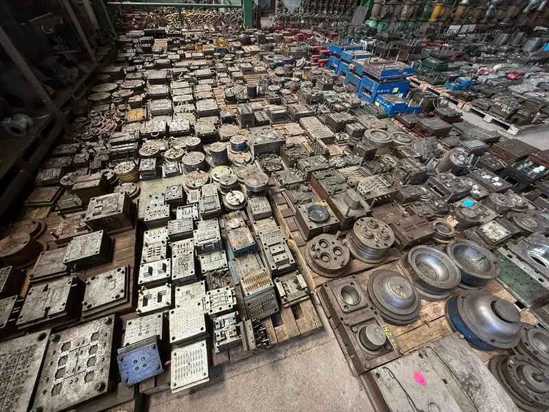 Injection mold for injection molds for a range of applications — item 12 in the 3WS archive