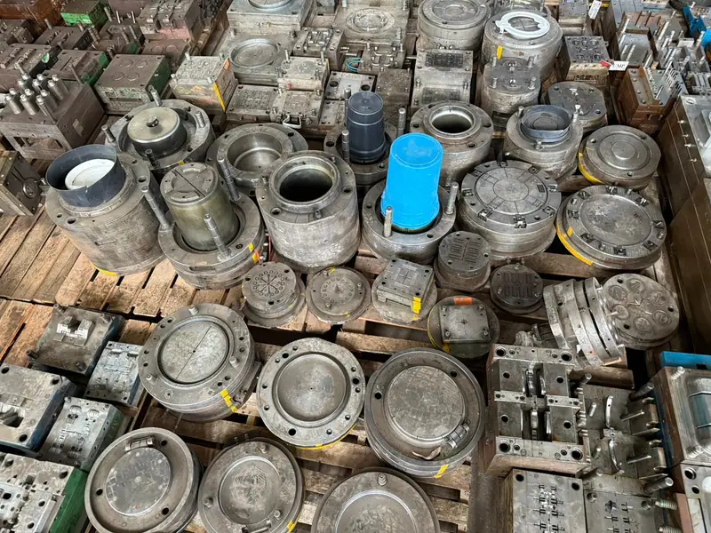 Injection mold for injection molds for a range of applications — item 16 in the 3WS archive