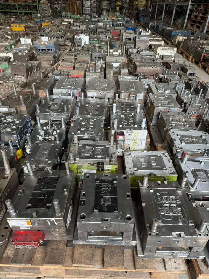 Injection mold for injection molds for a range of applications — item 18 in the 3WS archive
