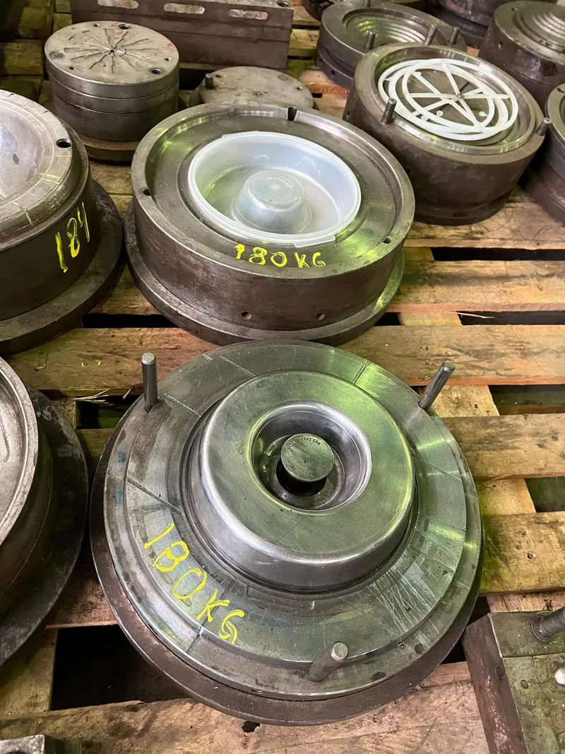 Detalle del molde de inyección para una flanera en el stock de 3WS Moldes