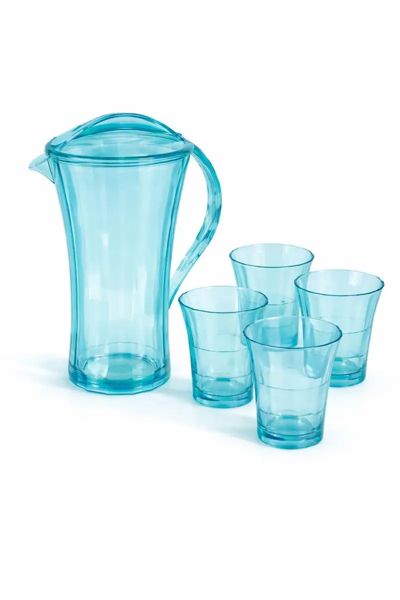 Pieza plástica producida por el molde para una jarra de 2 litros con tapa y vasos