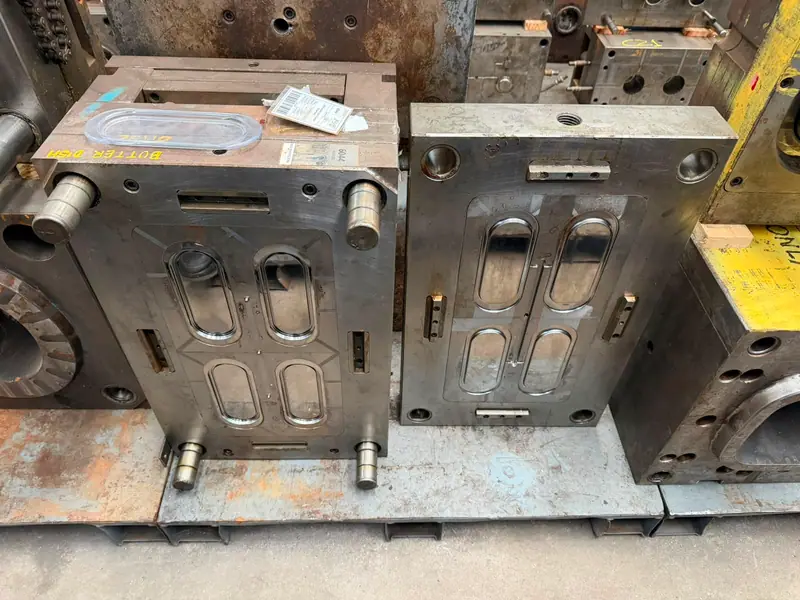 Molde de inyección para una mantequera con base y tapa — vista 5