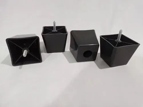 Peça plástica produzida pelo molde para pés de móveis