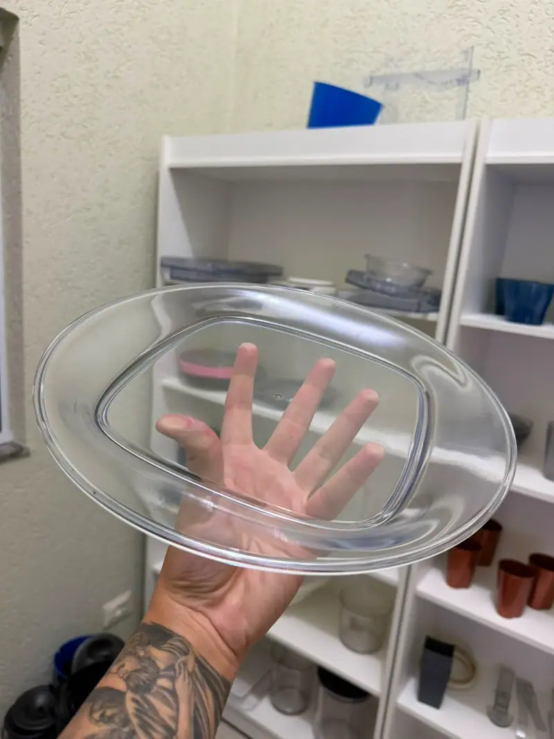 Pieza plástica inyectada a partir del molde para un plato Elegance — detalle 2