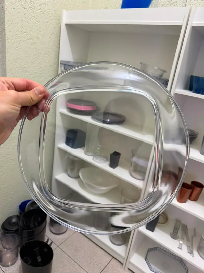 Pieza plástica inyectada a partir del molde para un plato Elegance — detalle 3