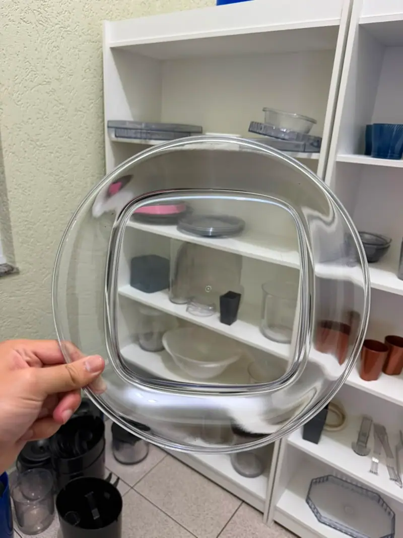 Pieza plástica inyectada a partir del molde para un plato Elegance — detalle 4