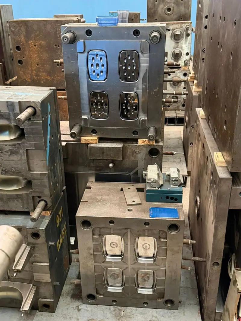 Detail of the injection mold for a soap dish in the 3WS Moldes stock