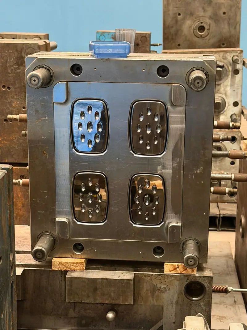 Injection mold for a soap dish — view 3