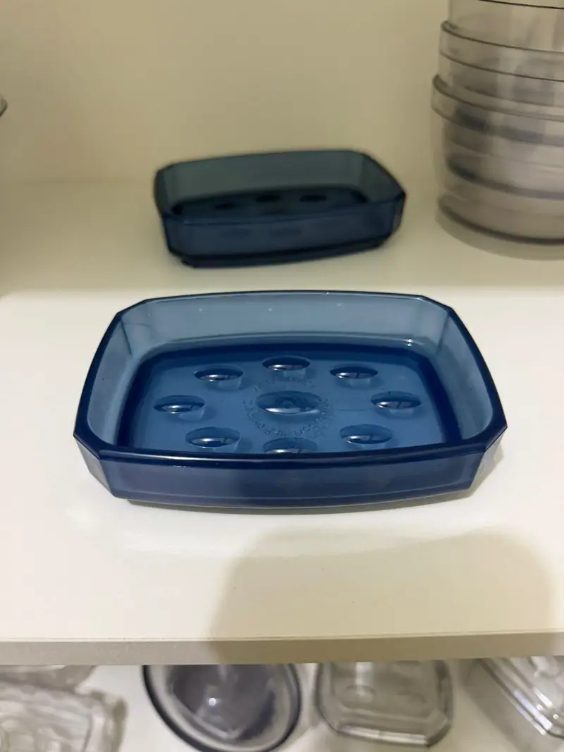 Plastic part produced by the mold for a soap dish