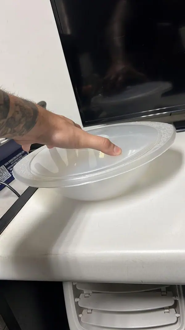 Plastic part injected from the mold for a salad bowl — detail 2