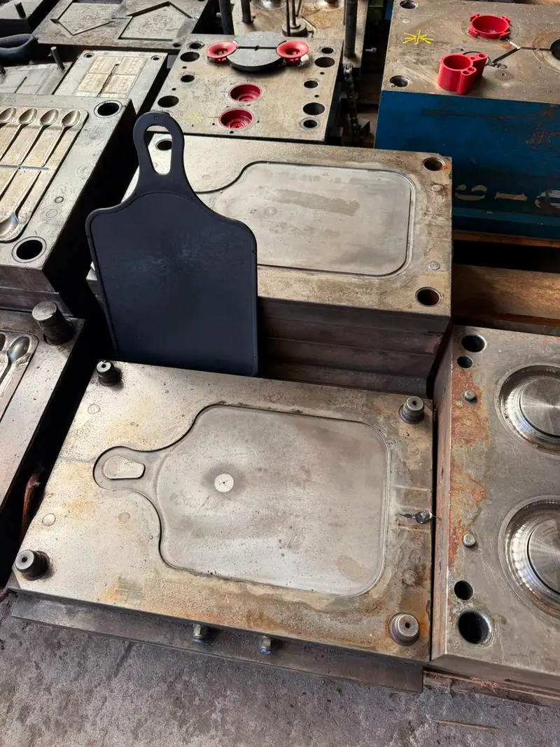 Detail of the injection mold for a board in the 3WS Moldes stock