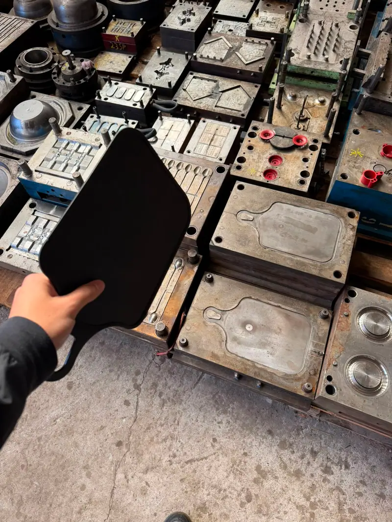 Plastic part produced by the mold for a board