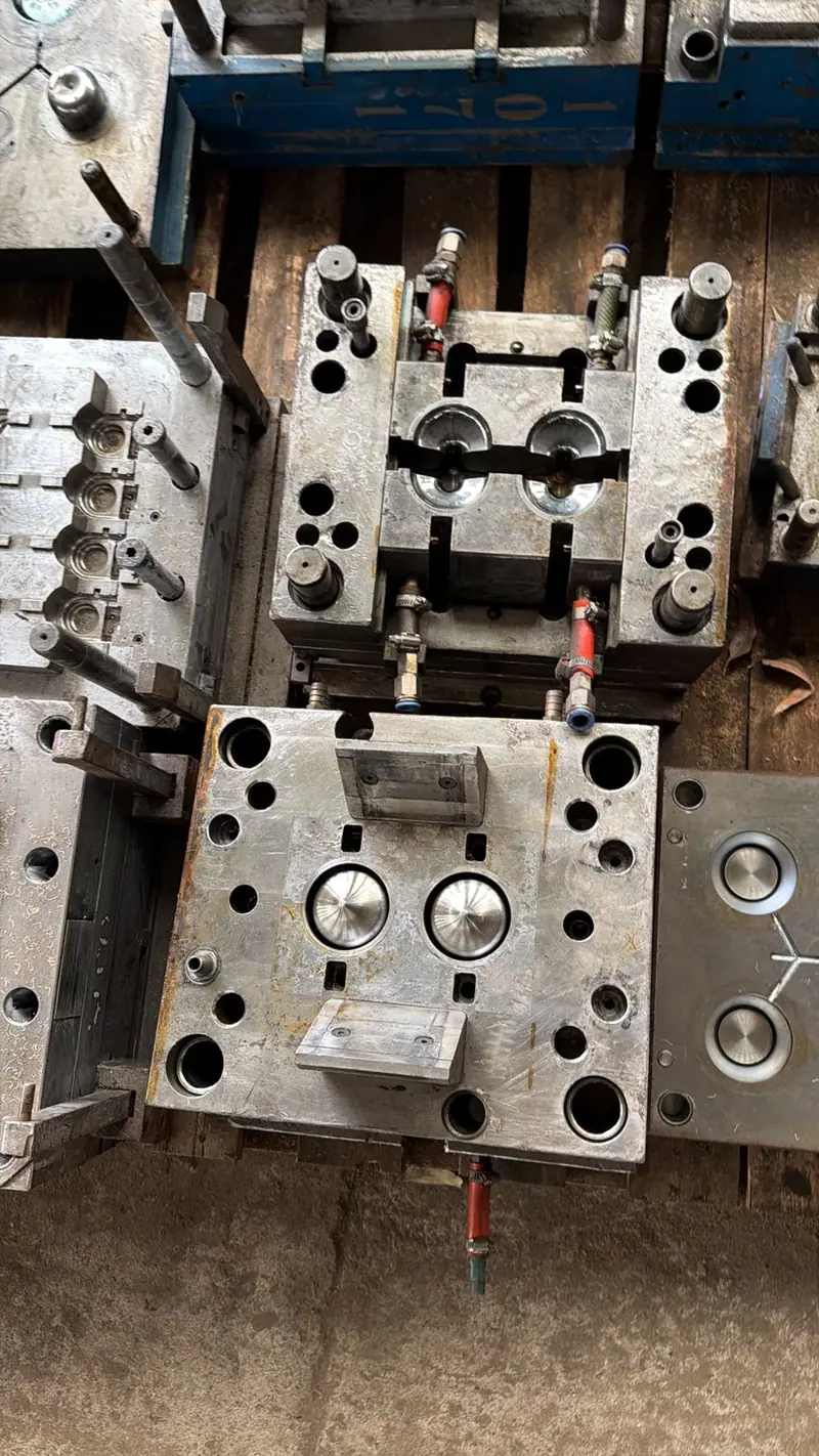 Injection mold for a 300 ml goblet — view 3