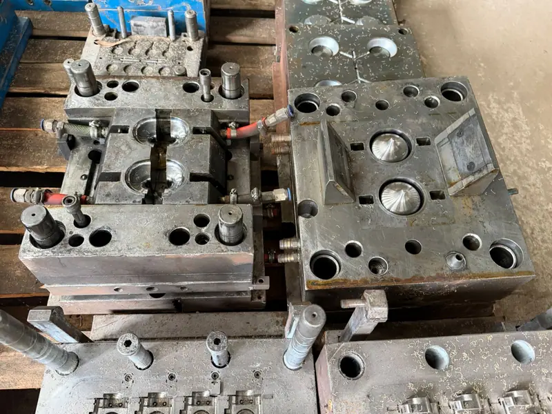 Injection mold for a 300 ml goblet — view 4