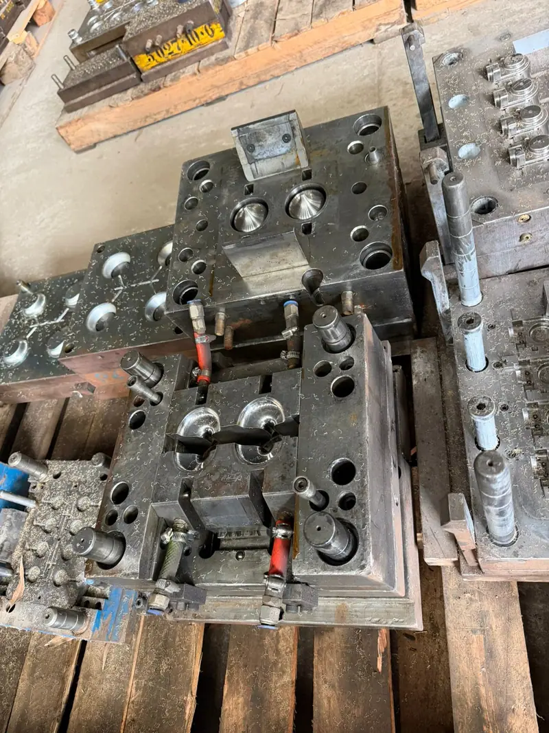 Injection mold for a 300 ml goblet — view 5