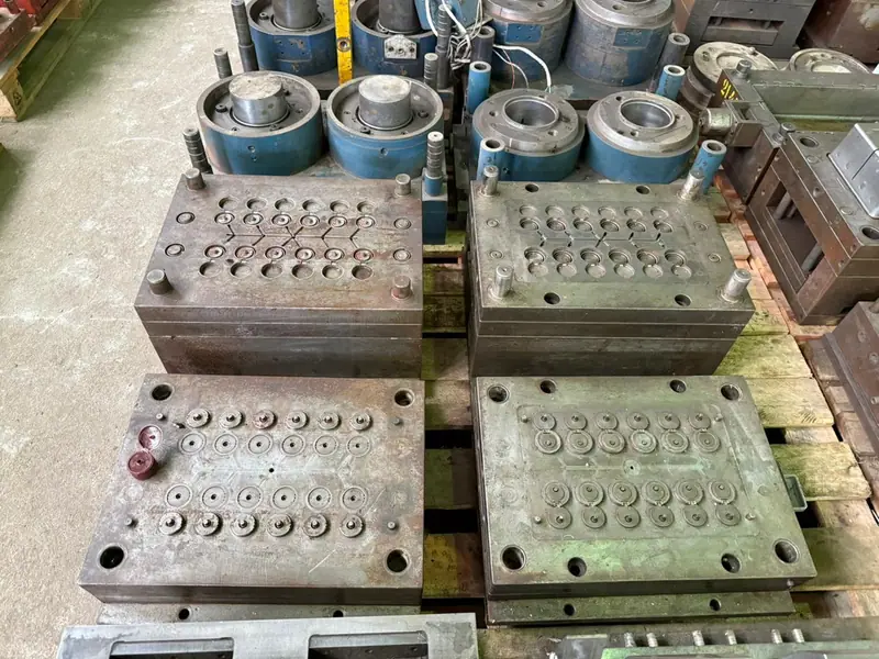 Injection mold for a flip top cap — view 4