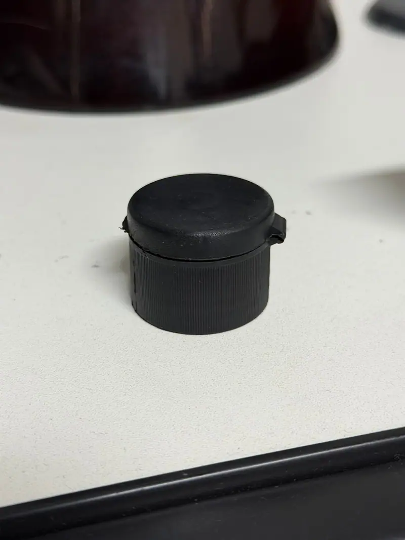 Plastic part injected from the mold for a flip top cap — detail 3