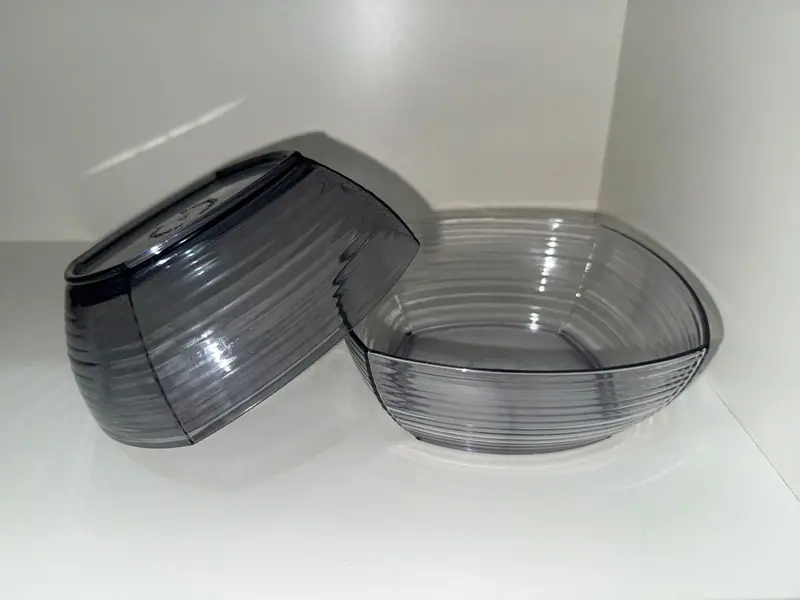 Plastic part injected from the mold for a container — detail 2