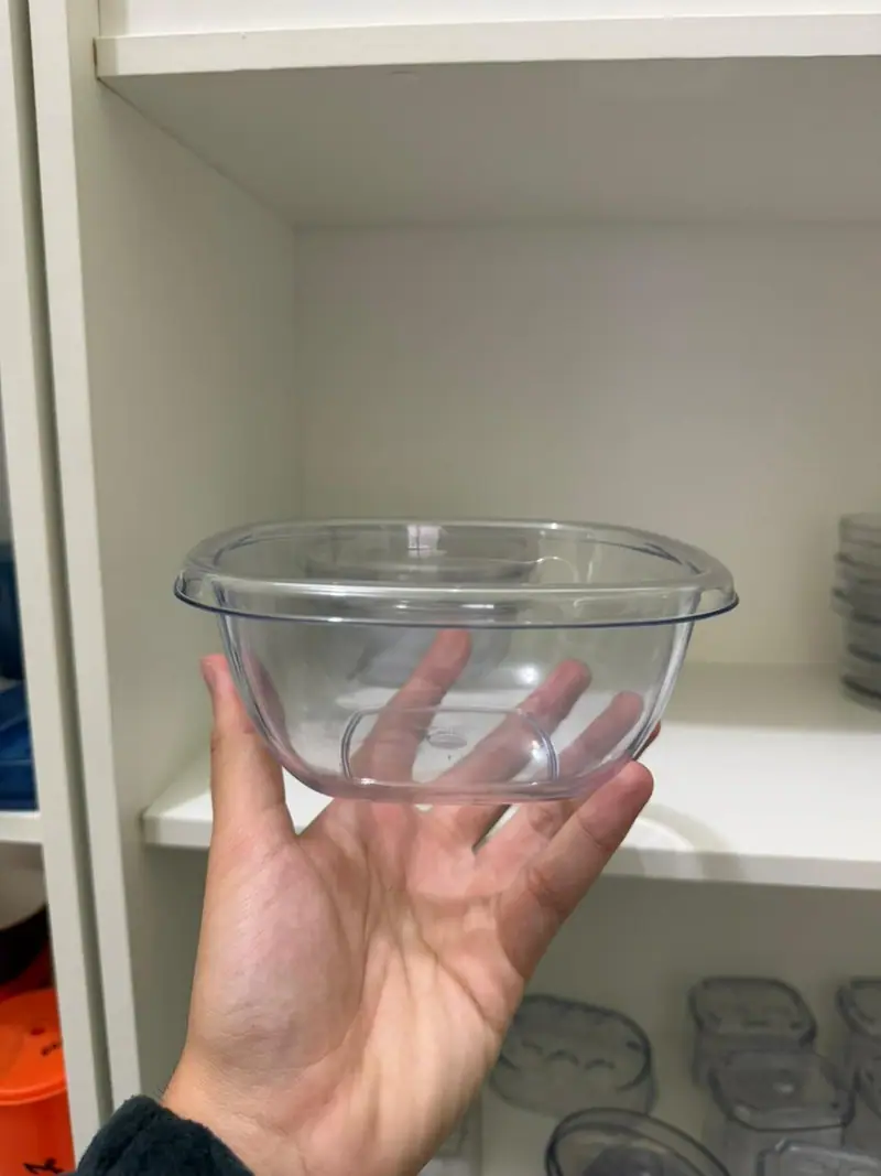 Pieza plástica inyectada a partir del molde para un recipiente pequeño — detalle 4