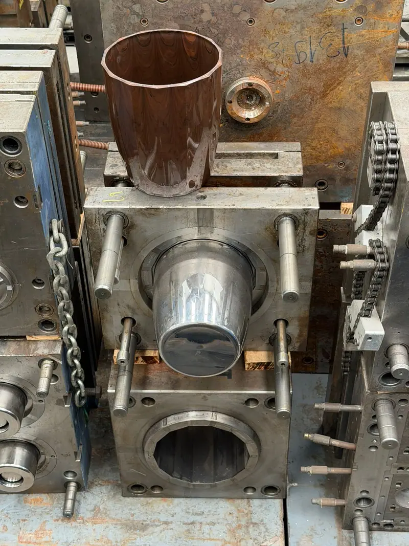 Detail of the injection mold for a pot in the 3WS Moldes stock