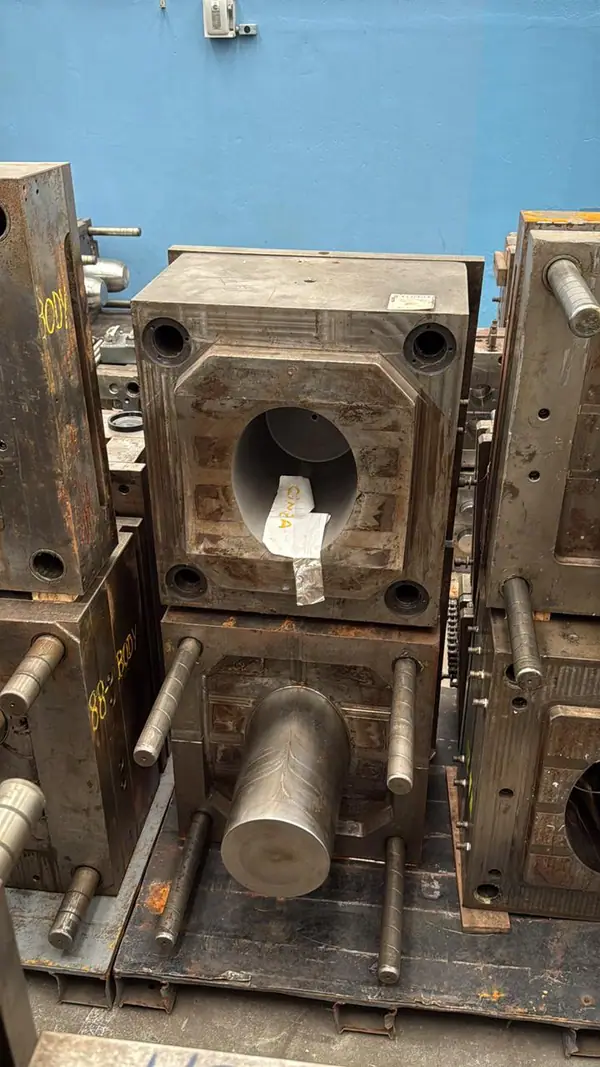 Plastic injection molds for pots, buckets and baskets in the 3WS Moldes stock